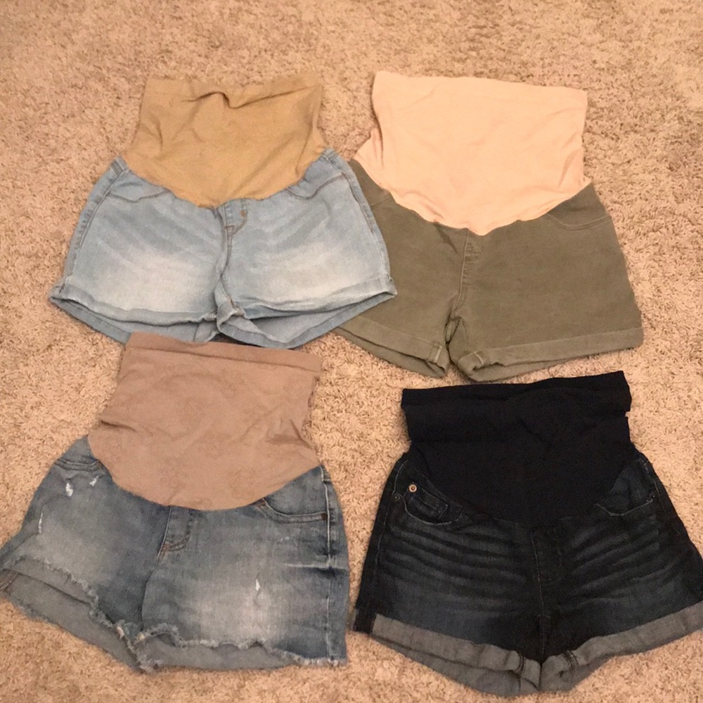 Lot of Maternity shorts!